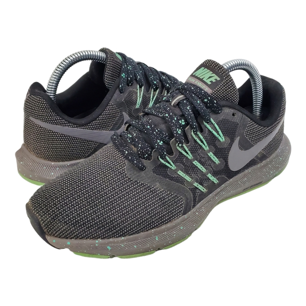 NIKE RUN SWIFT SE Athletic Running Shoes